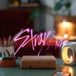 StrayKids K-POP 16 Renk Kumandalı Gece Lambası