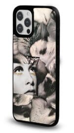 Vintage Kolaj 777 tasarımlı Glossy telefon kılıfı, yandan görünüm