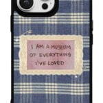 Museum Of Everything tasarımlı Glossy telefon kılıfı, arkadan görünüm