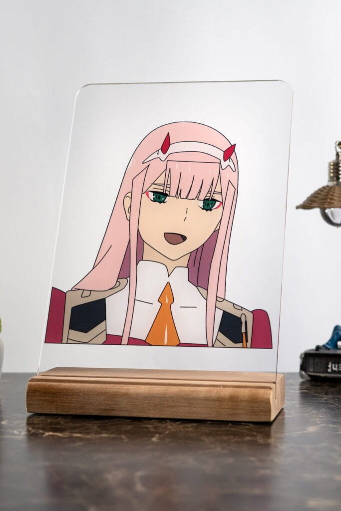 Darling In The Franxx Zero Two Severlere Masa Süsü, masa üzerinde