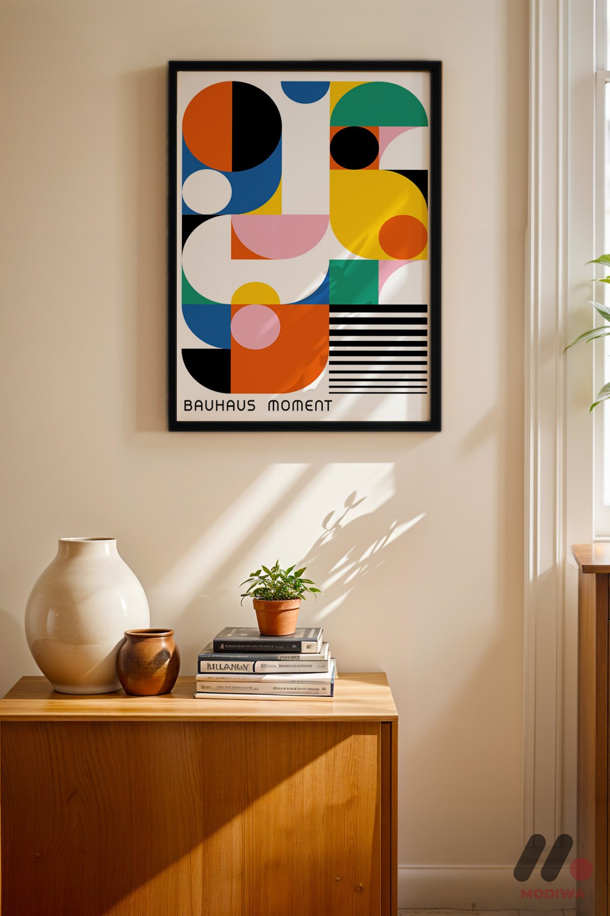 Bauhaus Moment Geometrik Poster siyah çerçeveli duvar tablosu, konsol üstündeki duvarda