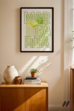 Margarita Tipografi Posteri siyah çerçeveli duvar tablosu, konsol üstündeki duvarda