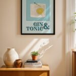 Gin Tonic Tarif Posteri siyah çerçeveli duvar tablosu, konsol üstündeki duvarda
